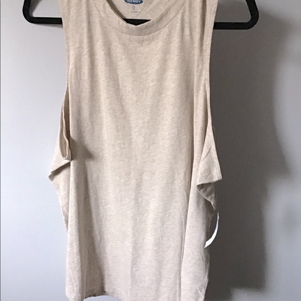 100%cotton sleeveless top In taupe.
